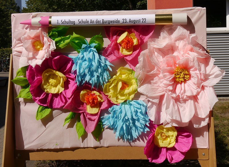 Einschulung 2022 Aufsteller mit Papierblumen