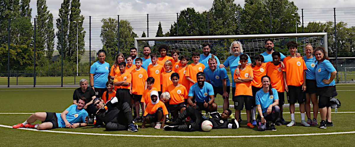 Gruppenfoto aller Spieler*innen