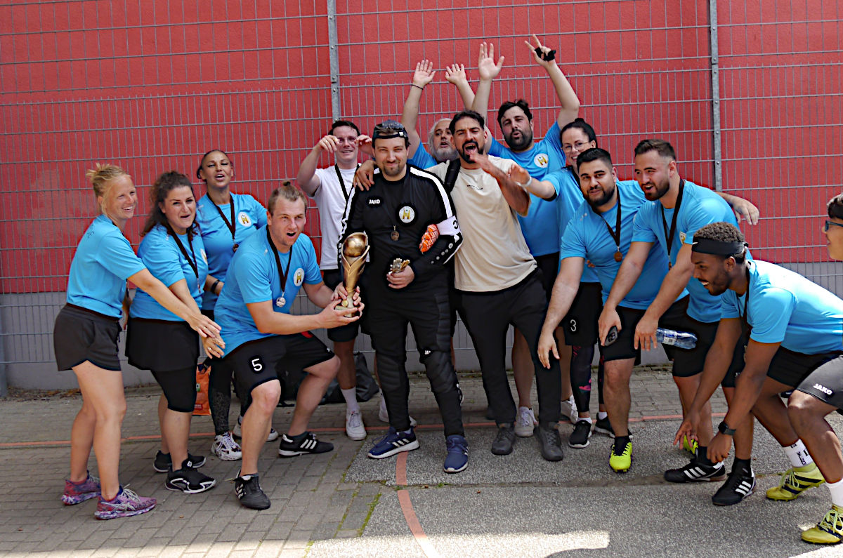 Gruppenfoto der siegreichen Lehrer*innen