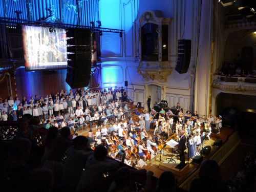Jubil&auml;umskonzert 15 Jahre JeKi, Kinder musizieren auf der gro&szlig;en B&uuml;hne der Laeiszhalle