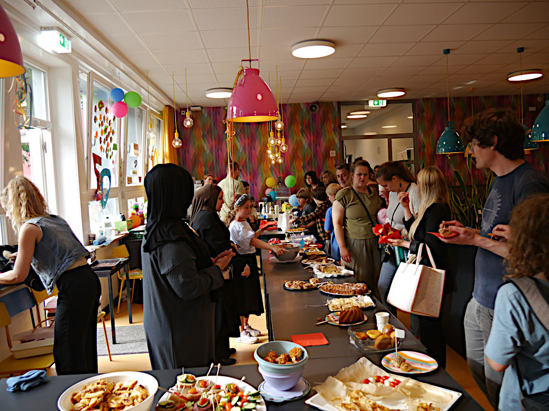 50 Jahre Burgweide - Leckeres Buffet in der Kantine