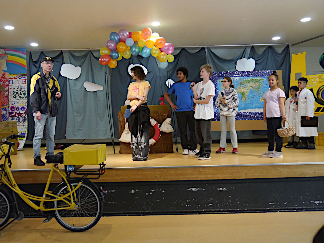 50 Jahre Burgweide - Theater 'Im Ballon um die Welt - in Kirchdorf-S&uuml;d'
